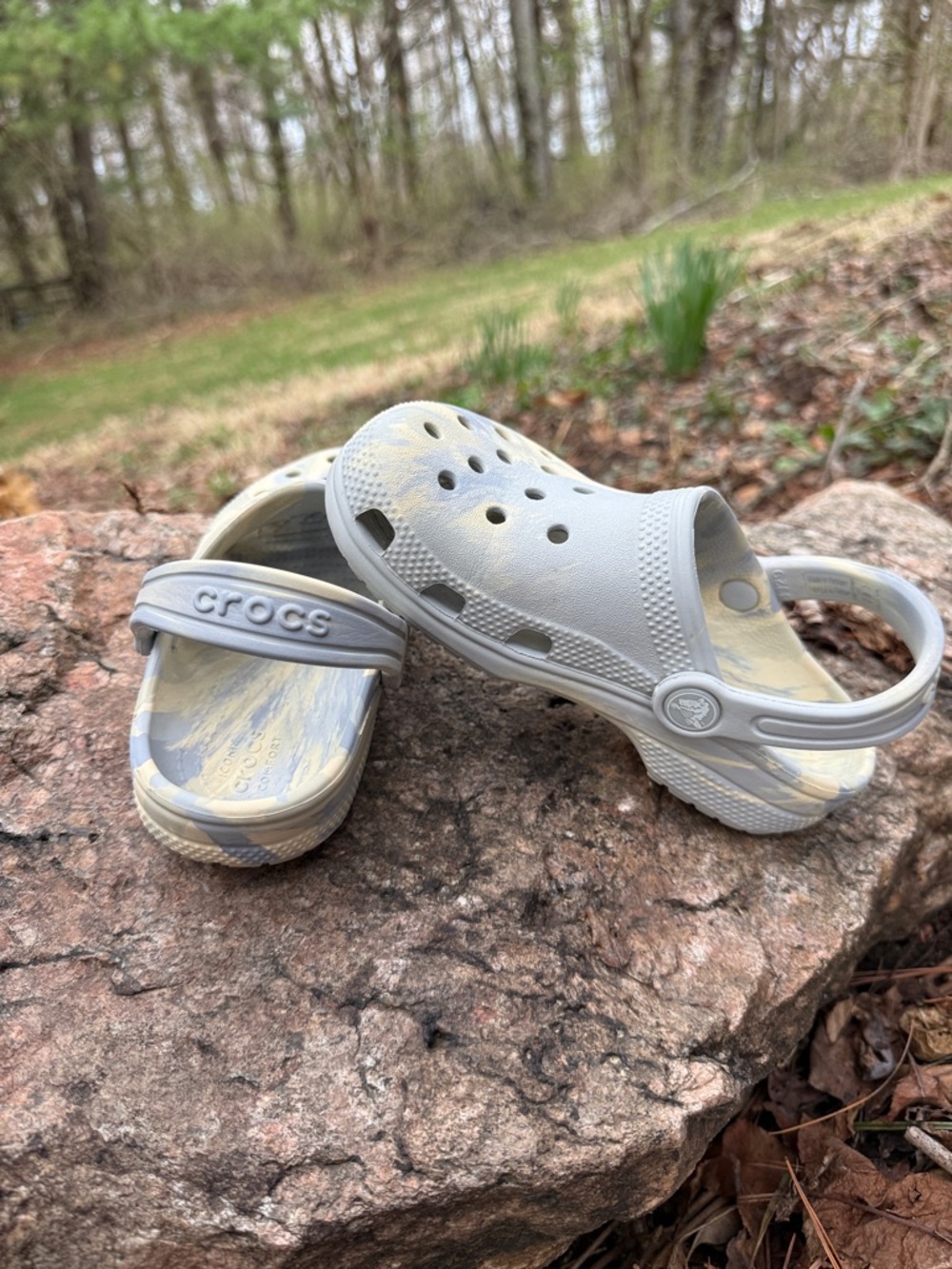 CROCS Kids Light Blue and Cream Slip On Clogs Size C 11. Pre-owned. No Box